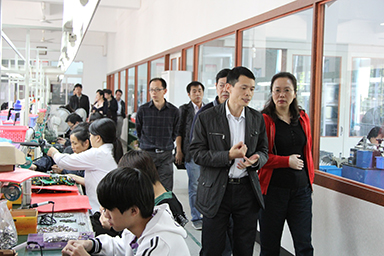 福建省委統戰部副部長、省工商聯黨組書記王玲視察虹潤公司